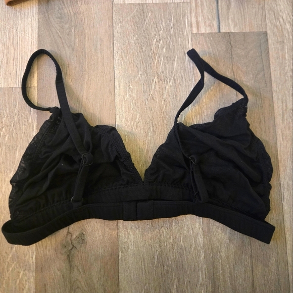 SKIMS Mesh Triangle Bralette - Picture 11 of 12